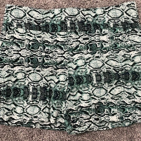 Snakeskin shorts - Picture 1 of 1